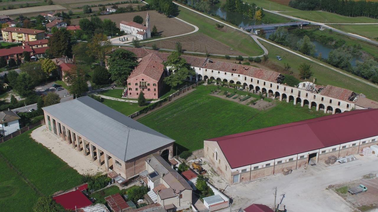 Hotel La Corte Correzzola Стая снимка