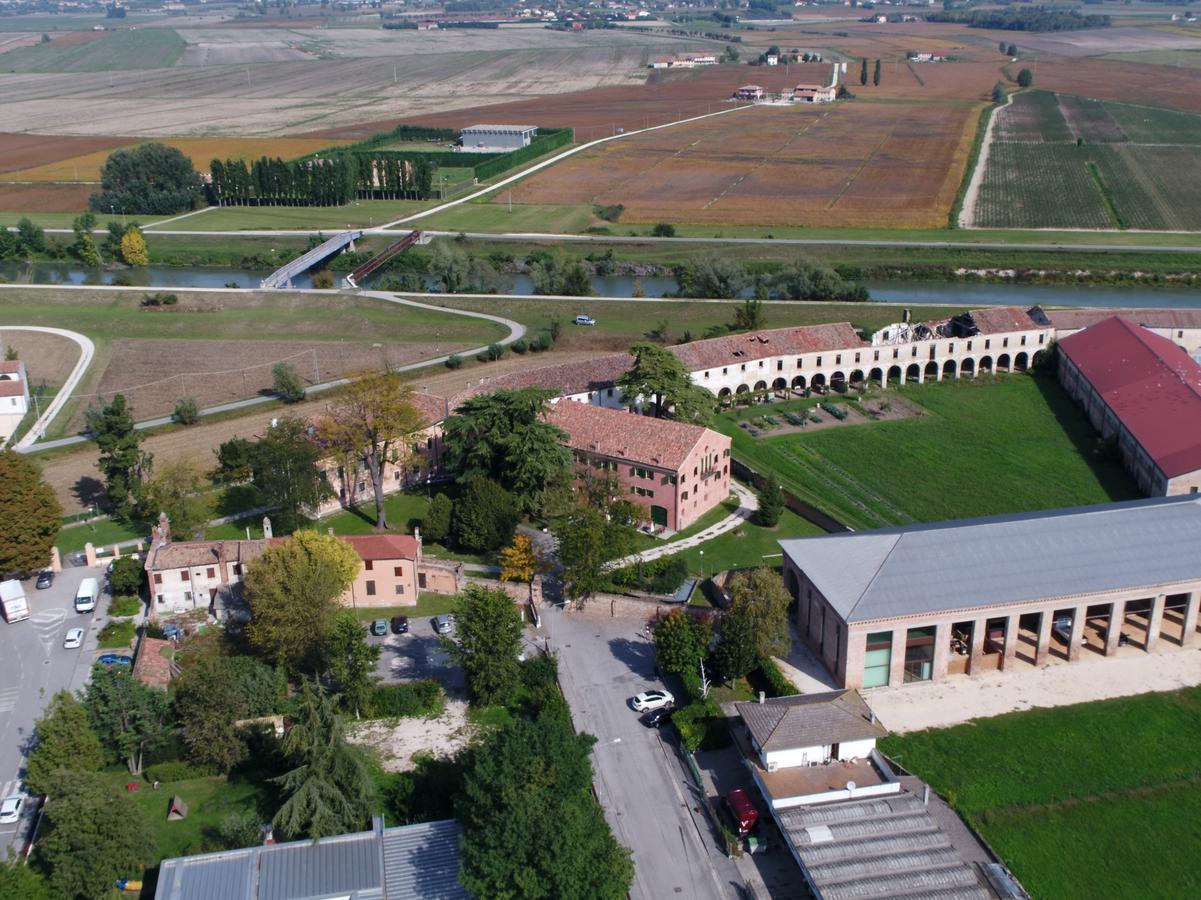 Hotel La Corte Correzzola Стая снимка