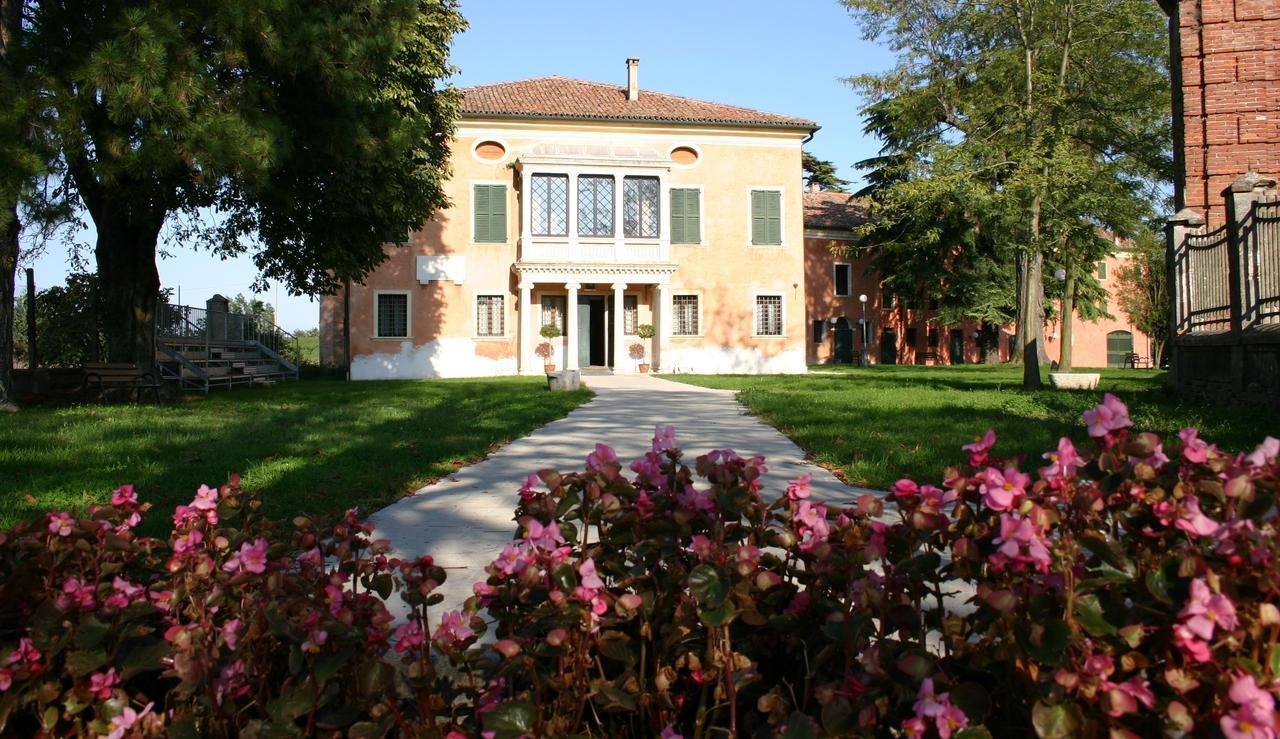 Hotel La Corte Correzzola Стая снимка