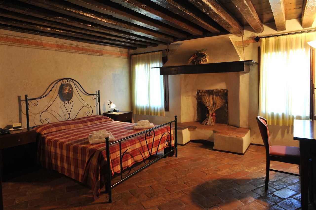 Hotel La Corte Correzzola Екстериор снимка